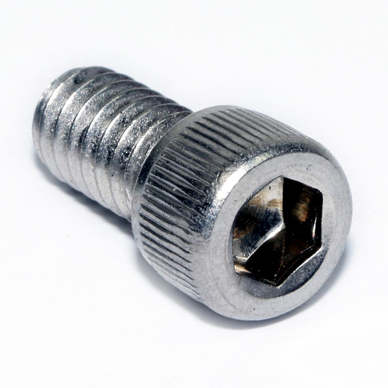 18-8 SS SOC CAP SCREW 1/4-20X1/2