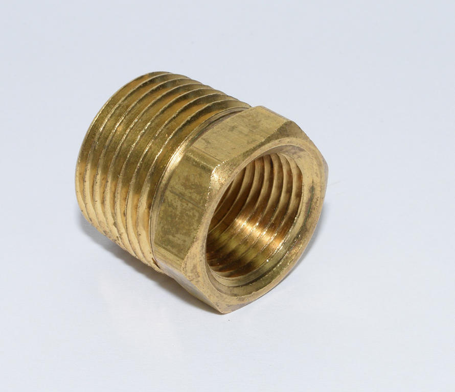 BRASS PIPE BUSHING 3/4MPTX1/2FPT 3220X12X8