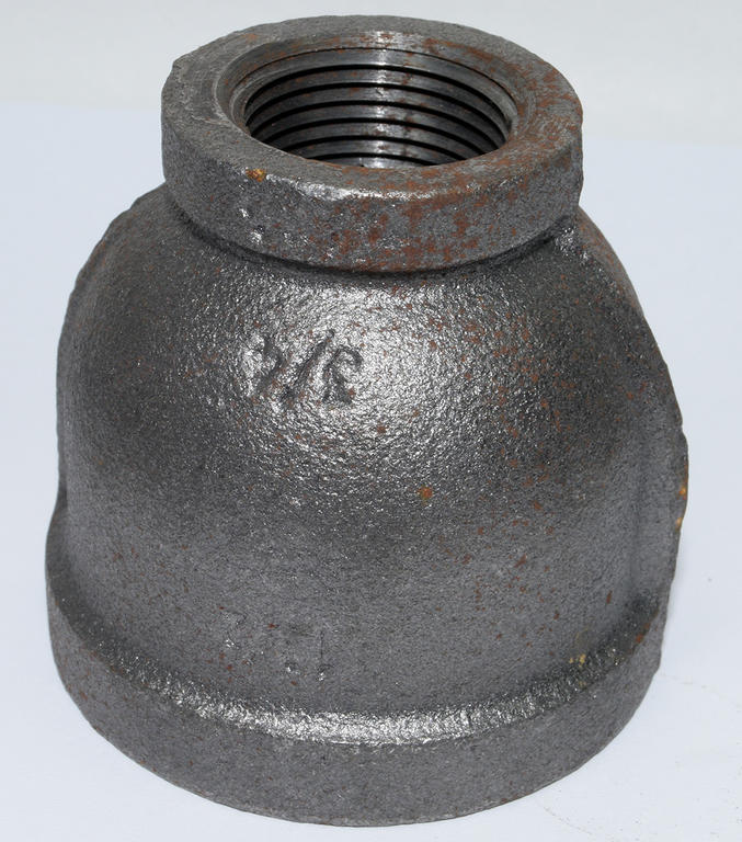 BLACK PIPE FITTING REDUCING COUPLING 1-1/2X1 NPT 150#
