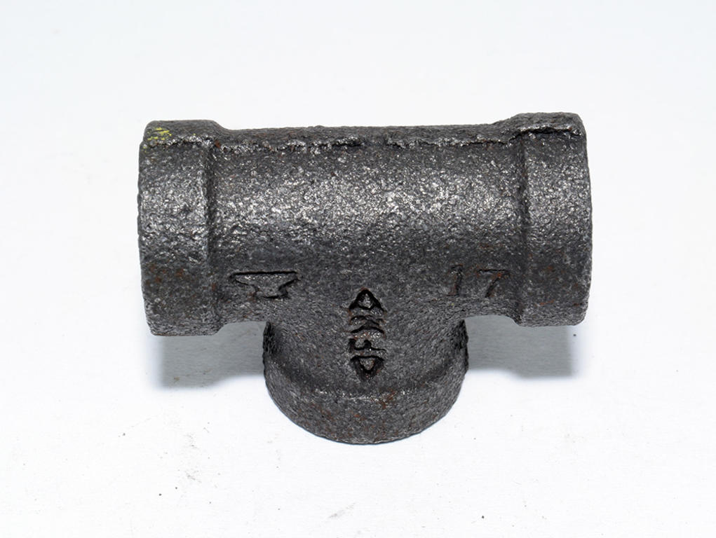 BLACK MALLEABLE PIPE TEE 3/4" NPT 150#