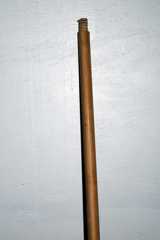 BROOM HANDLE WOOD THREADED END 5FT 1-1/8 DIA